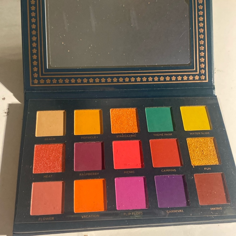 Ace beautē eyeshadow palette